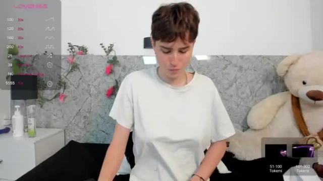 Image 7 of hally_lewis Stream on Chaturbate on 16 months ago