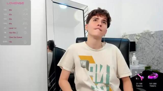 Image 11 of hally_lewis Stream on Chaturbate on 16 months ago