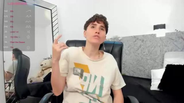 Image 3 of hally_lewis Stream on Chaturbate on 16 months ago