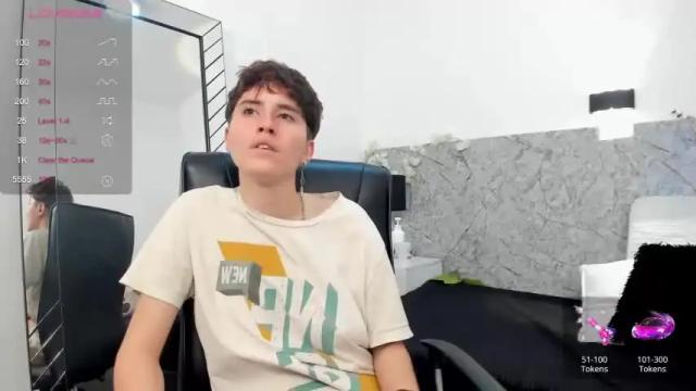 Image 6 of hally_lewis Stream on Chaturbate on 16 months ago