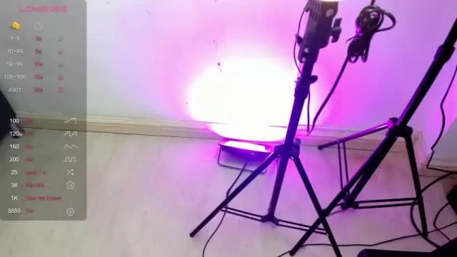 Image 6 of hally_lewis Stream on Chaturbate on 16 months ago