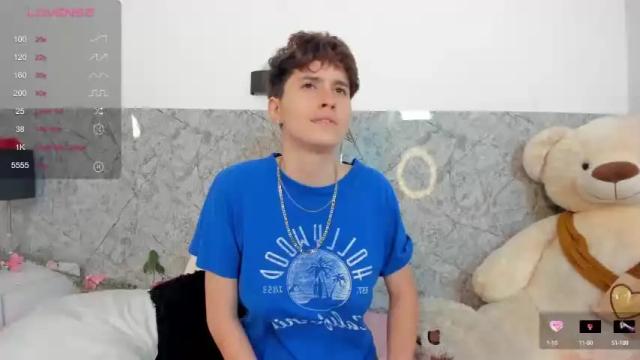 Image 2 of hally_lewis Stream on Chaturbate on 16 months ago