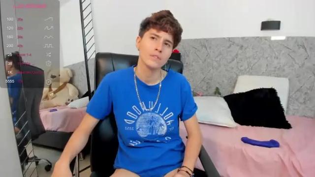 Image 4 of hally_lewis Stream on Chaturbate on 16 months ago