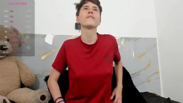 Image 6 of hally_lewis Stream on Chaturbate on 15 months ago