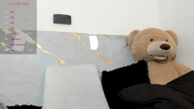 Image 3 of hally_lewis Stream on Chaturbate on 14 months ago