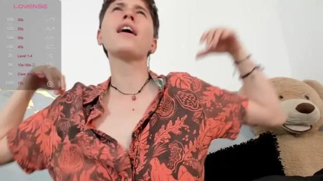 Image 4 of hally_lewis Stream on Chaturbate on 14 months ago