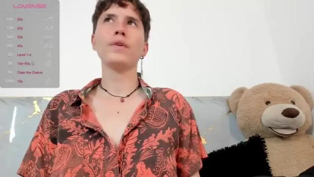 Image 6 of hally_lewis Stream on Chaturbate on 14 months ago
