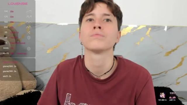 Image 6 of hally_lewis Stream on Chaturbate on 14 months ago