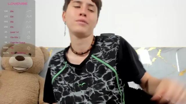 Image 6 of hally_lewis Stream on Chaturbate on 14 months ago