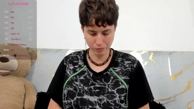 Image 8 of hally_lewis Stream on Chaturbate on 14 months ago