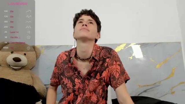 Image 2 of hally_lewis Stream on Chaturbate on 14 months ago