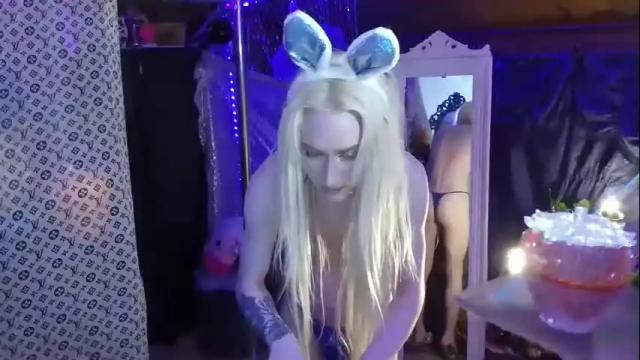 Image 12 of halovalentine Stream on Chaturbate on 1 month ago