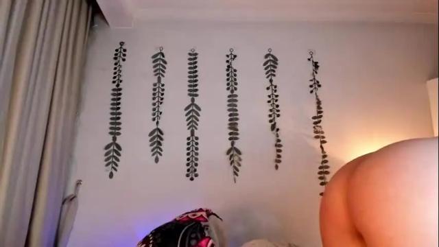 Image 3 of halseycox__ Stream on Chaturbate on 1 month ago