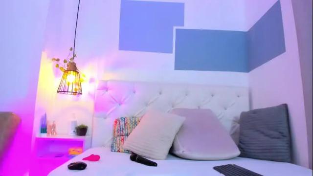 Image 2 of hanah_gray Stream on Chaturbate on 9 days ago