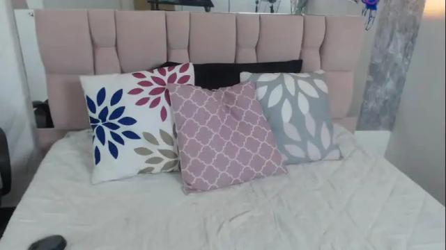 Image 2 of hanna__palmer1 Stream on Chaturbate on 3 months ago