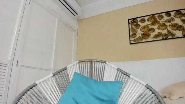 Image 12 of hanna_botero Stream on Chaturbate on 20 months ago