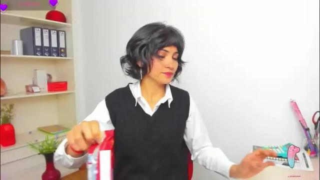 Image 3 of hanna_chloe Stream on Chaturbate on 1 month ago