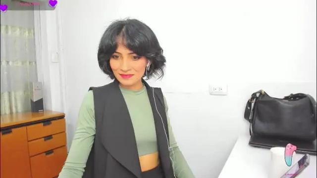 Image 2 of hanna_chloe Stream on Chaturbate on 1 month ago