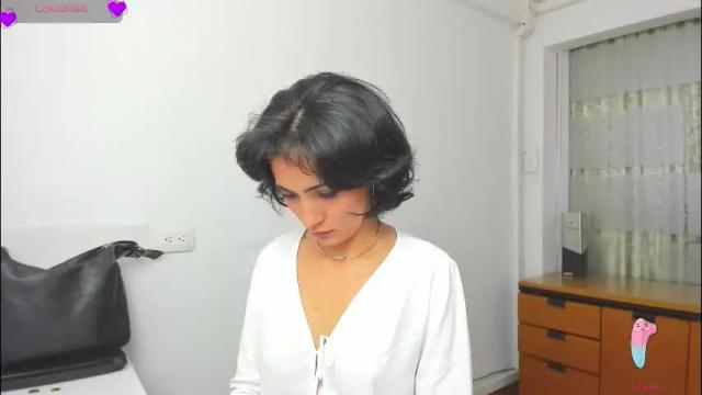 Image 7 of hanna_chloe Stream on Chaturbate on 22 days ago