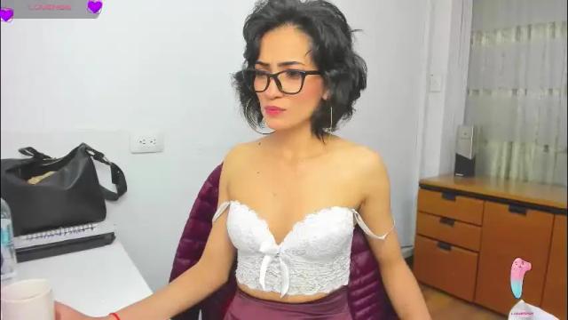 Image 12 of hanna_chloe Stream on Chaturbate on 13 hours ago