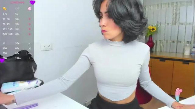 Image 3 of hanna_chloe Stream on Chaturbate on 1 month ago