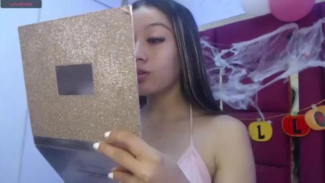 Image 2 of hanna_miller_11 Stream on Chaturbate on 19 months ago