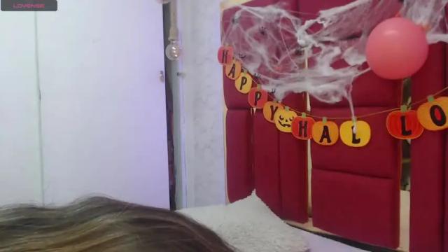 Image 3 of hanna_miller_11 Stream on Chaturbate on 19 months ago