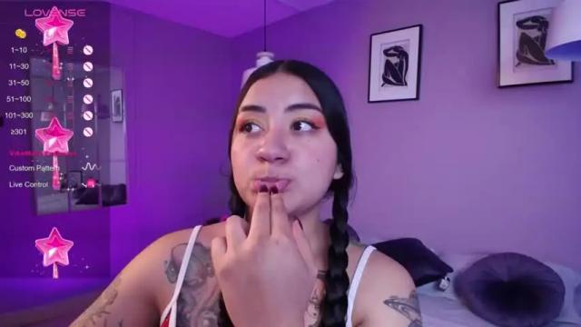 Image 2 of hanna_moore1 Stream on Chaturbate on 13 months ago