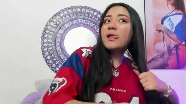Image 7 of hanna_moore1 Stream on Chaturbate on 3 days ago