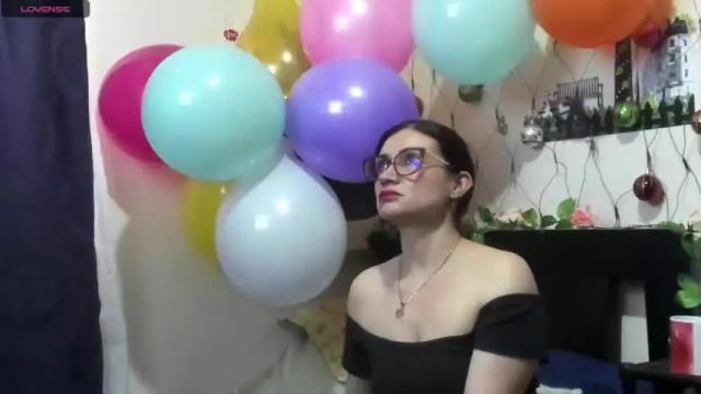 Image 4 of hanna_thompson11 Stream on Chaturbate on 17 months ago