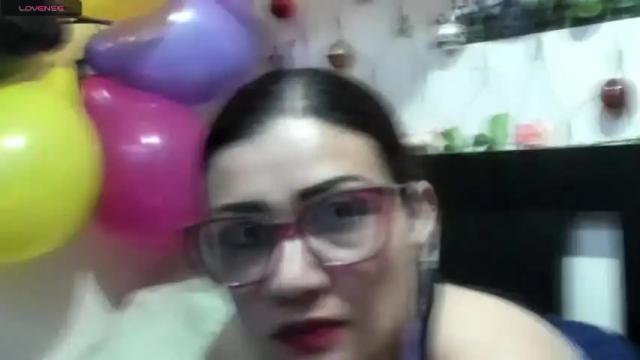 Image 2 of hanna_thompson11 Stream on Chaturbate on 17 months ago
