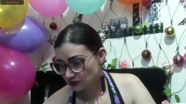 Image 4 of hanna_thompson11 Stream on Chaturbate on 17 months ago