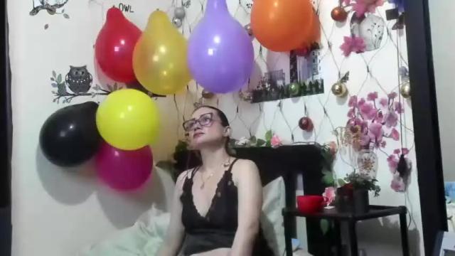 Image 8 of hanna_thompson11 Stream on Chaturbate on 16 months ago