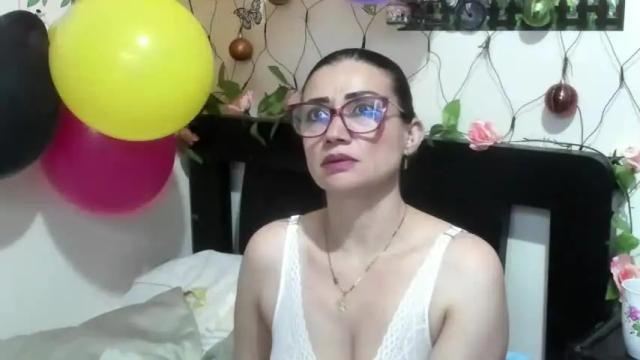 Image 11 of hanna_thompson11 Stream on Chaturbate on 16 months ago