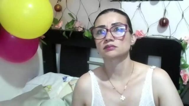 Image 3 of hanna_thompson11 Stream on Chaturbate on 16 months ago