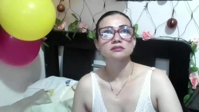 Image 4 of hanna_thompson11 Stream on Chaturbate on 16 months ago