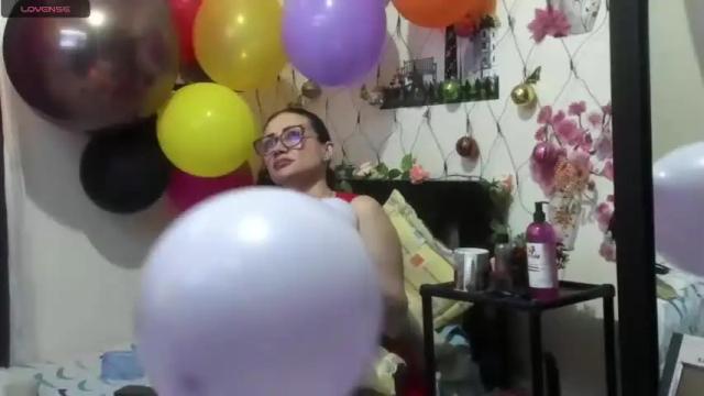 Image 10 of hanna_thompson11 Stream on Chaturbate on 16 months ago