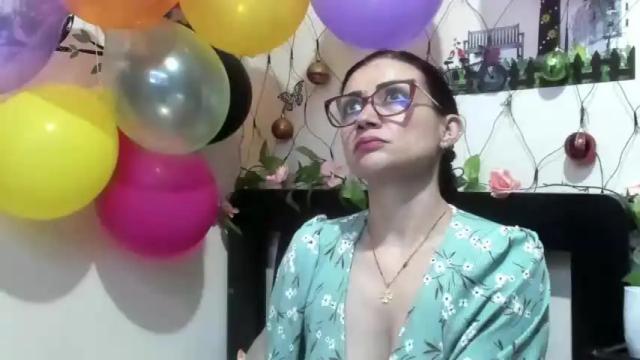 Image 2 of hanna_thompson11 Stream on Chaturbate on 15 months ago