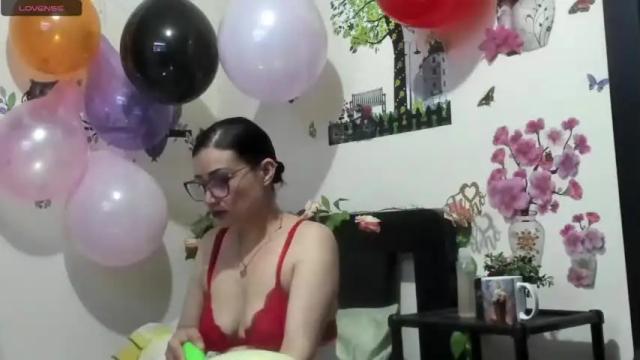 Image 4 of hanna_thompson11 Stream on Chaturbate on 17 months ago