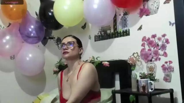 Image 7 of hanna_thompson11 Stream on Chaturbate on 17 months ago