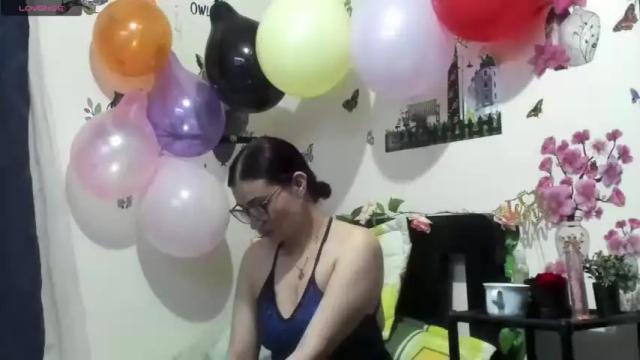 Image 10 of hanna_thompson11 Stream on Chaturbate on 14 months ago