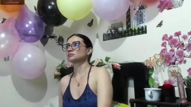 Image 6 of hanna_thompson11 Stream on Chaturbate on 14 months ago