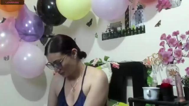 Image 7 of hanna_thompson11 Stream on Chaturbate on 14 months ago