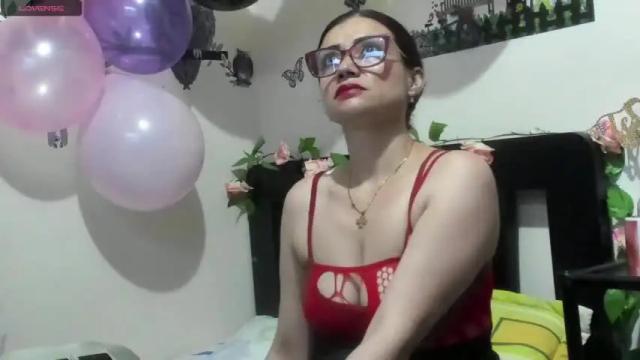 Image 4 of hanna_thompson11 Stream on Chaturbate on 14 months ago