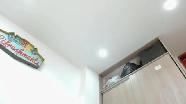 Image 2 of hannabennethh Stream on Chaturbate on 12 months ago
