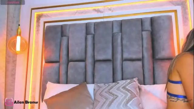 Image 2 of hannabronw Stream on Chaturbate on 2 months ago