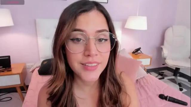 Image 2 of hannadowling_gh Stream on Chaturbate on 1 month ago