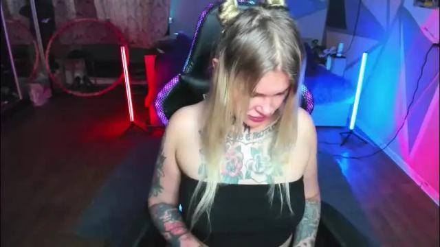 Image 3 of hannah_chaos Stream on Chaturbate on 1 month ago