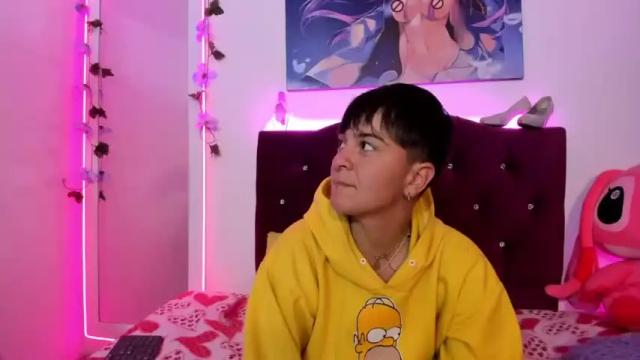 Image 8 of hannah_emma Stream on Chaturbate on 19 months ago