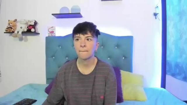 Image 7 of hannah_emma Stream on Chaturbate on 21 months ago
